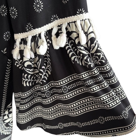 EUC Ali Miles Boho 3/4 Bell Sleeve Embellished Top Black White Petite Large - Picture 3 of 7
